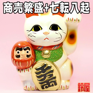 売上アップの神棚の開運グッズであるだるま招き猫の置物を販売