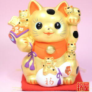 事業運の神棚の開運グッズである金色の猫づくし招き猫1