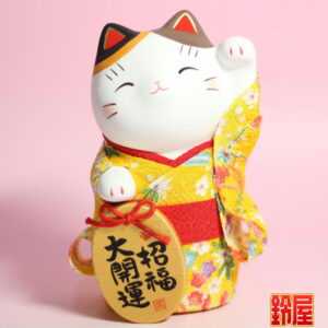 仕事運の神棚の開運グッズである左手上げのちりめん招き猫1