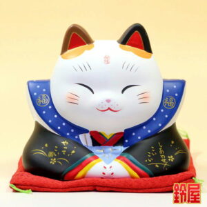 キャリア運の神棚の開運グッズである福助招き猫の置物1
