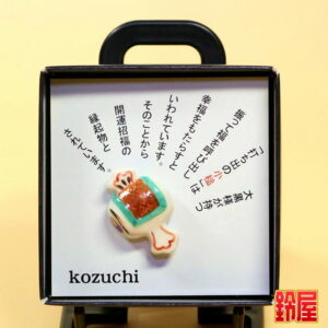 キャリア運の神棚の開運グッズである小槌のピンブローチ1