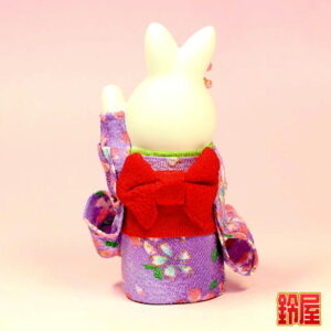 子宝祈願の神棚の開運グッズである左手上げのうさぎの置物2