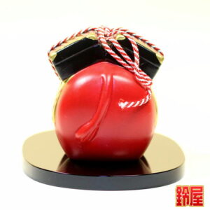 厄除け祈願の神棚の開運グッズである赤べこの置物2