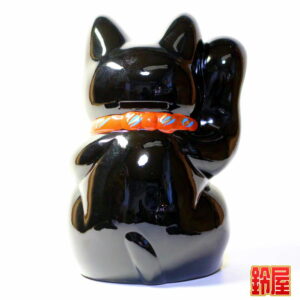 金運上昇の神棚の開運グッズである黒色の小判猫の置物2
