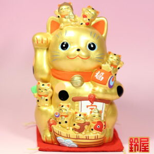 金運上昇の神棚の開運グッズである金色の七福招き猫1