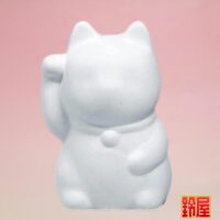 手作りの神棚の開運グッズである絵付けキットの招き猫1